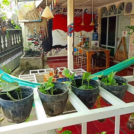 Deoplet Homestay & Gallery ジョグジャカルタ エクステリア 写真