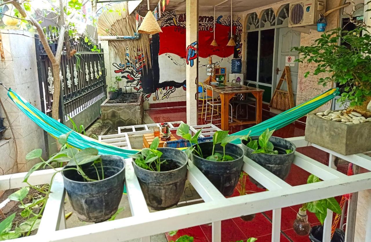 Deoplet Homestay & Gallery ジョグジャカルタ エクステリア 写真