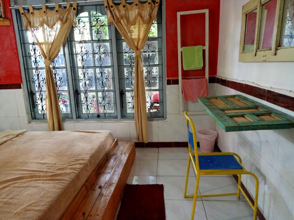 Deoplet Homestay & Gallery ジョグジャカルタ エクステリア 写真