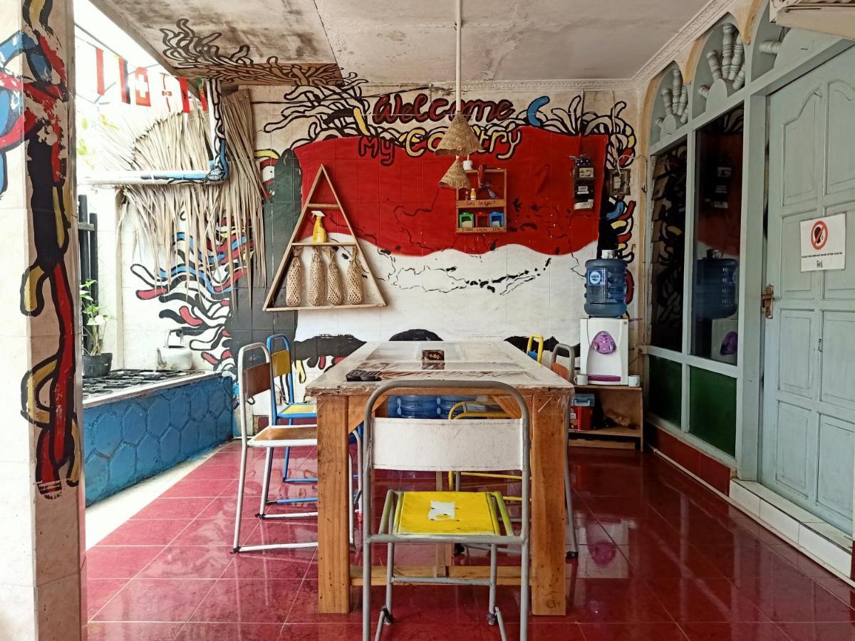 Deoplet Homestay & Gallery ジョグジャカルタ エクステリア 写真