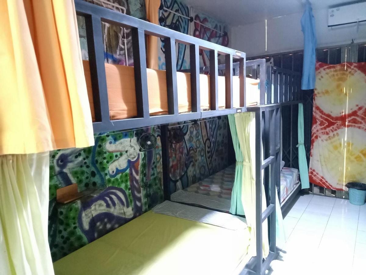 Deoplet Homestay & Gallery ジョグジャカルタ エクステリア 写真