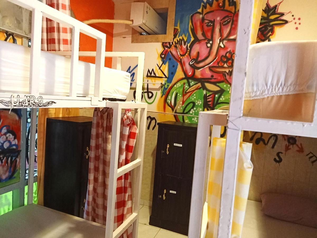 Deoplet Homestay & Gallery ジョグジャカルタ エクステリア 写真