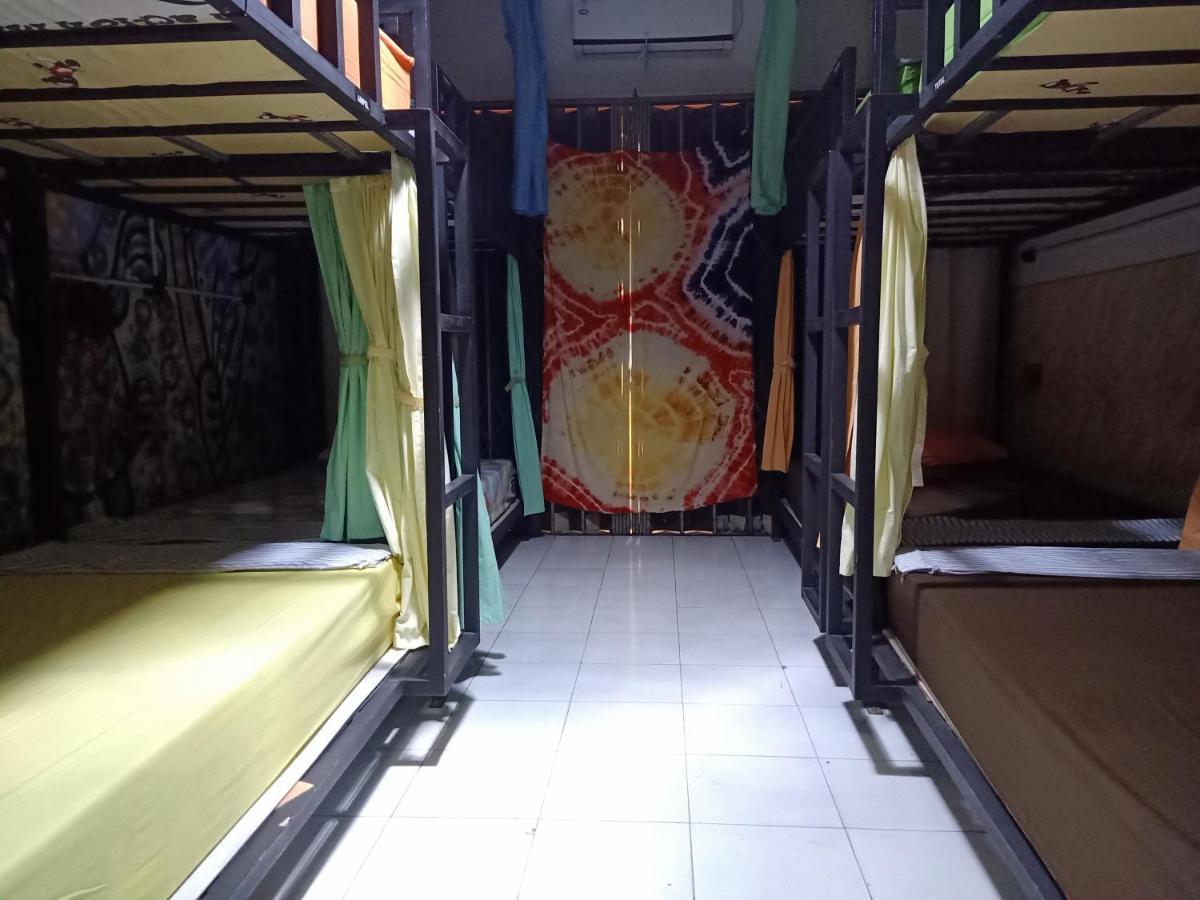 Deoplet Homestay & Gallery ジョグジャカルタ エクステリア 写真
