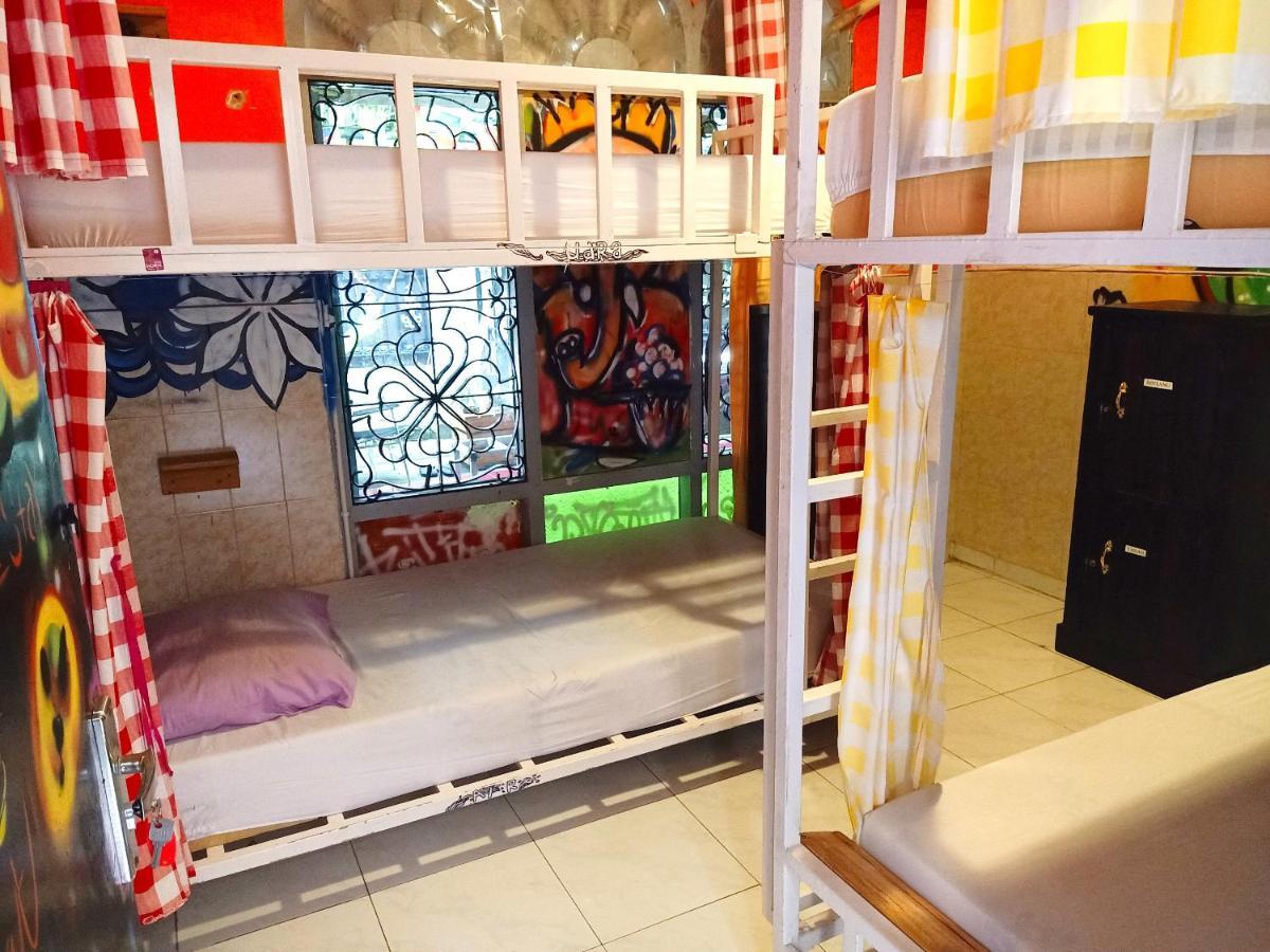 Deoplet Homestay & Gallery ジョグジャカルタ エクステリア 写真