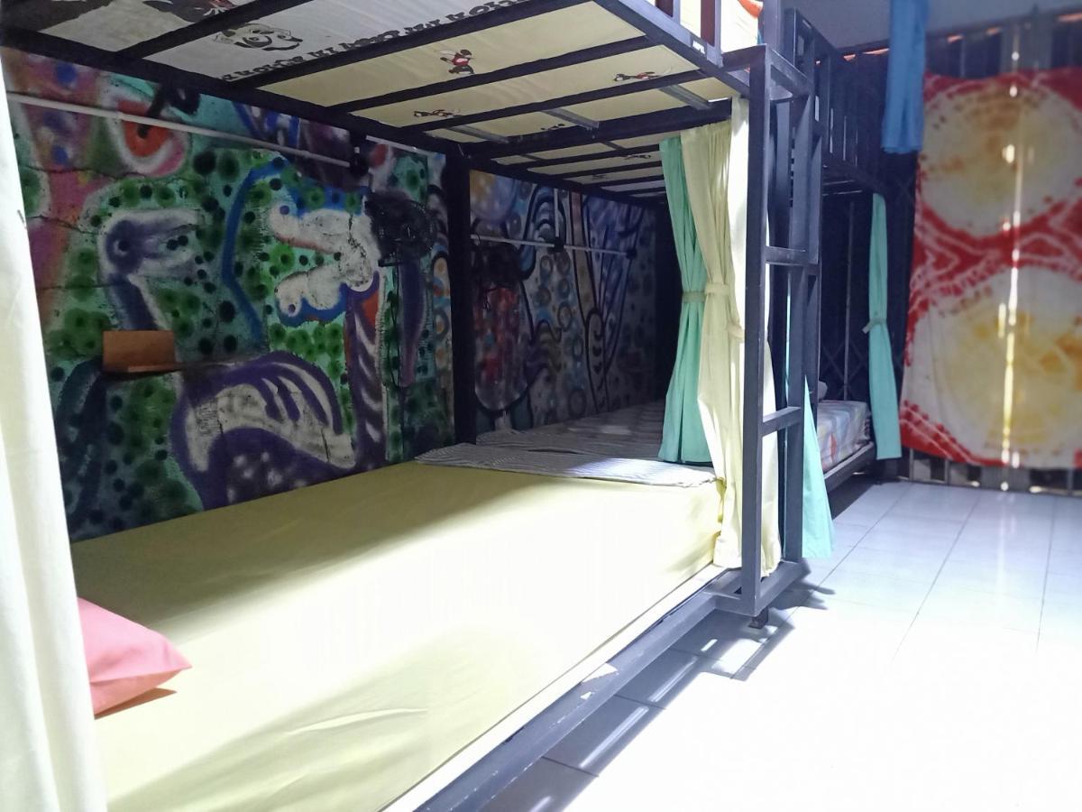 Deoplet Homestay & Gallery ジョグジャカルタ エクステリア 写真