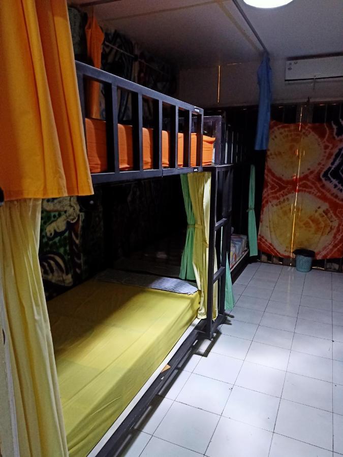 Deoplet Homestay & Gallery ジョグジャカルタ エクステリア 写真
